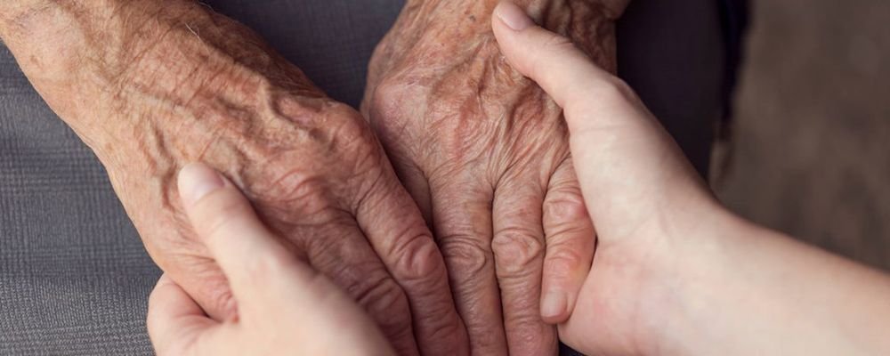 Trabajo de interna cuidando personas mayores Trabajo de interna cuidando personas mayores